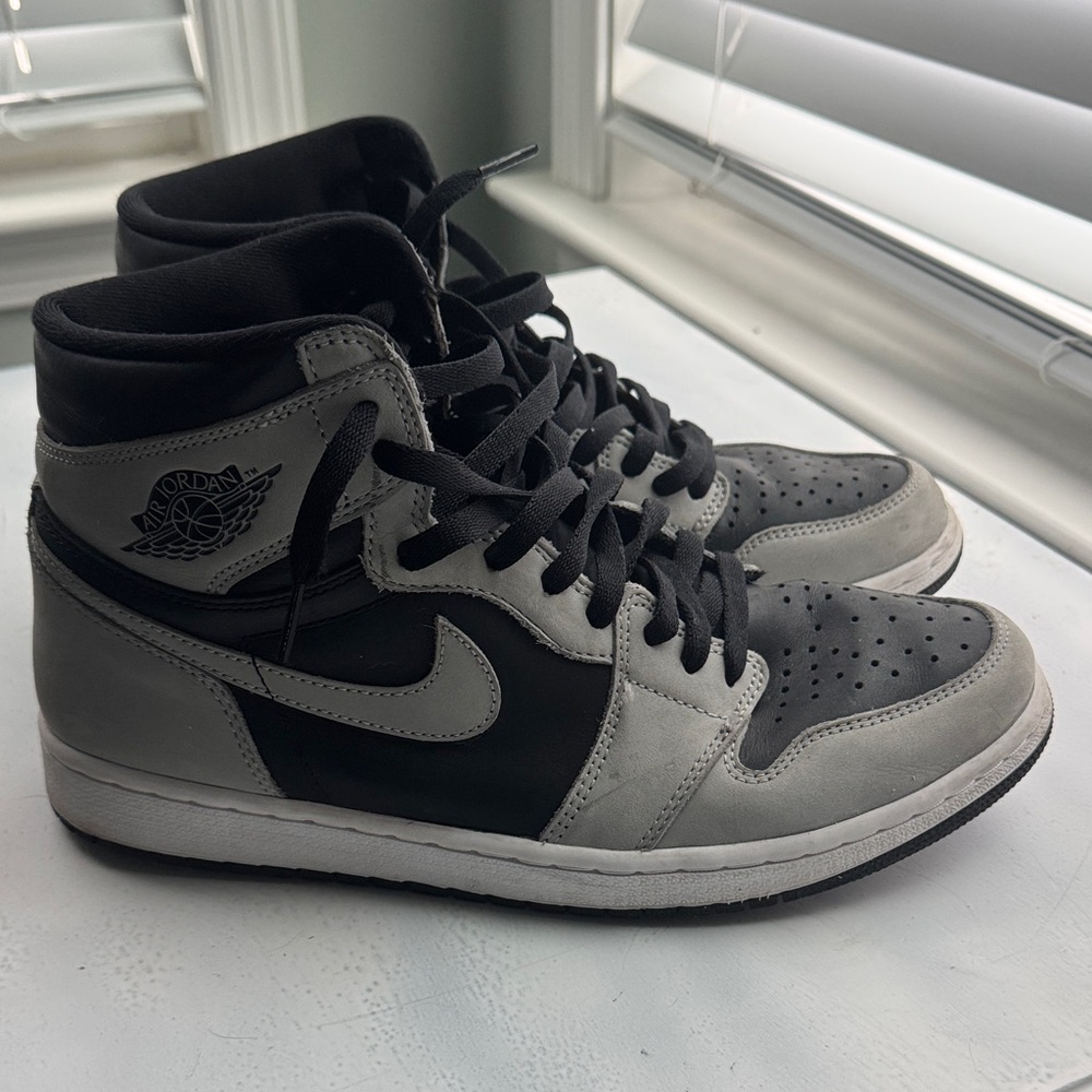 Jordan Men's Black and Gray Sneakers